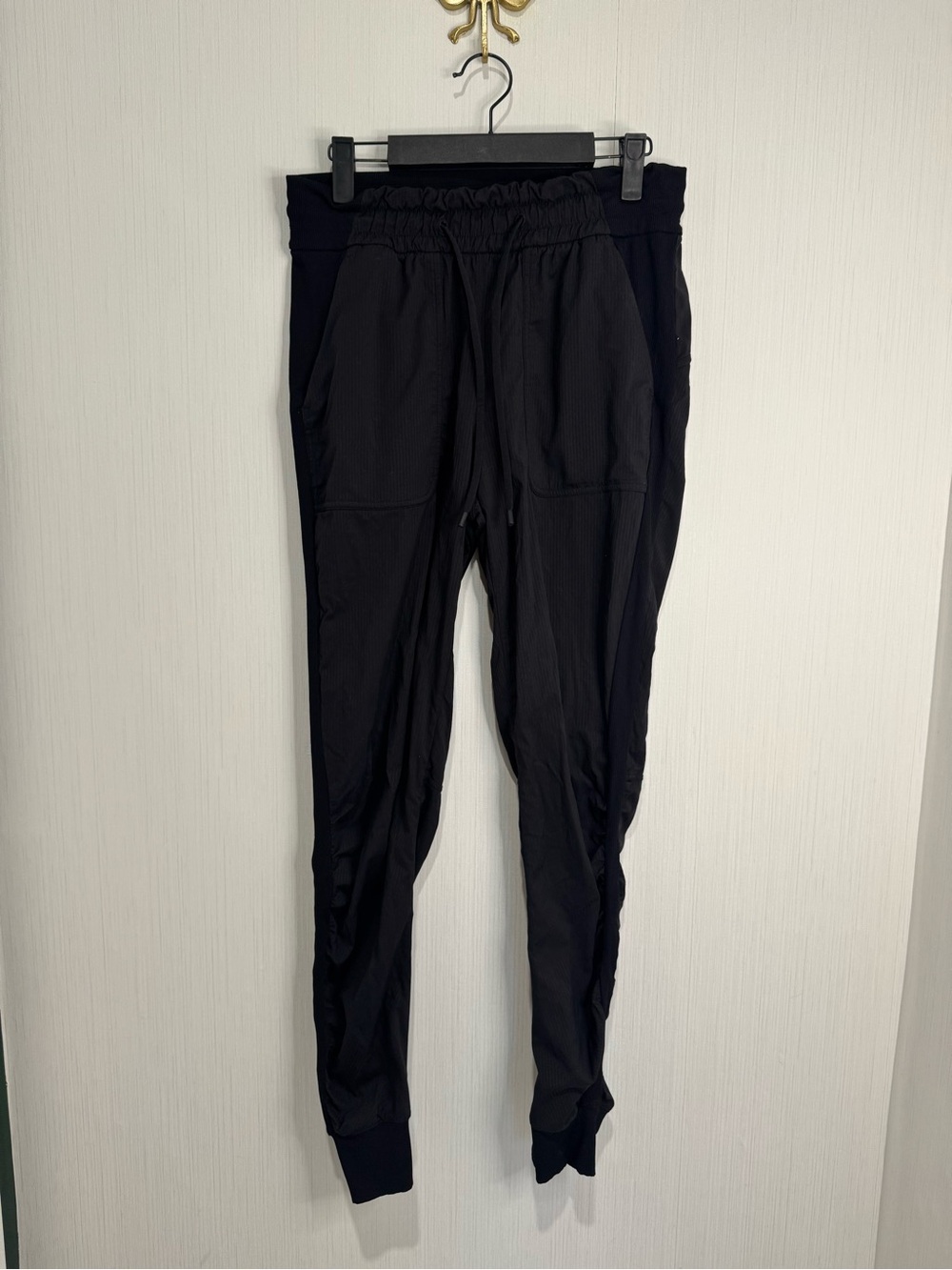 Lululemon Dance Studio Jogger Pants. Black. Size 6.